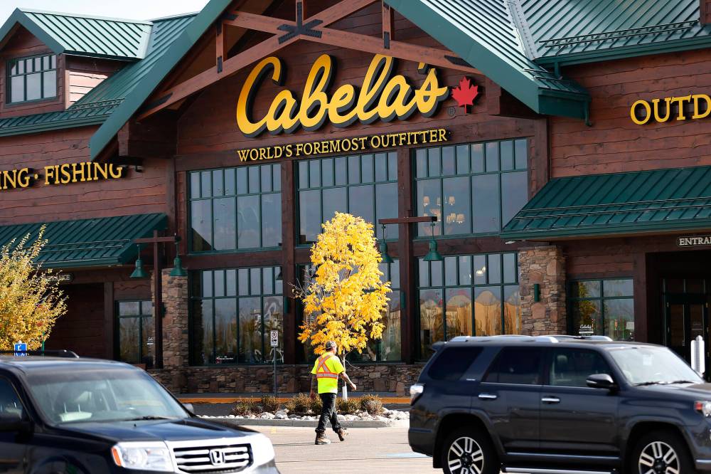 JOHN WOODS / FREE PRESS FILES
Bass Pro Shops and Cabela’s is axing 54 Winnipeg office jobs, marking the second round of layoffs in five months.