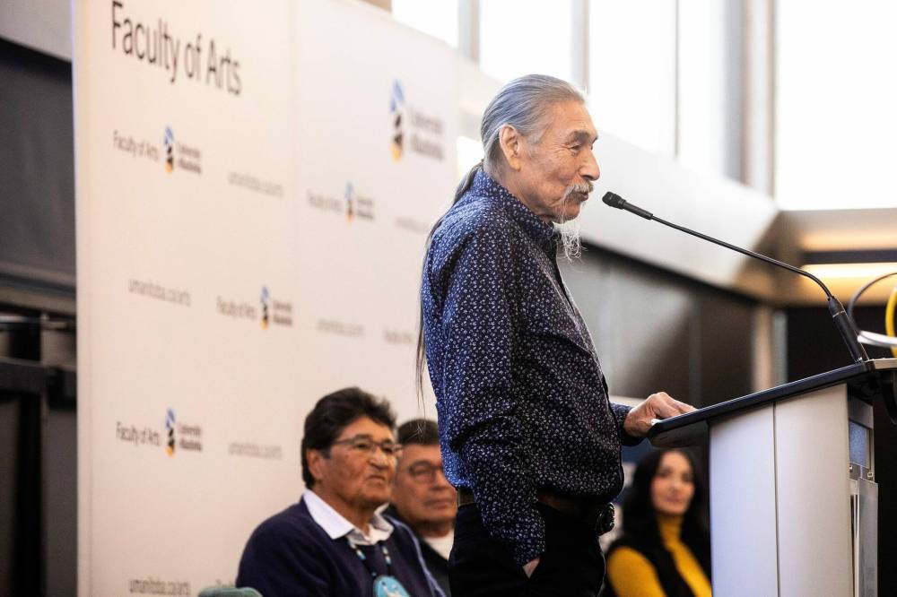 MIKAELA MACKENZIE / FREE PRESS
Moses Okimaw, one of the early members of the University of Manitoba's Indigenous students association, speaks at an event celebrating 50 years of Indigenous studies at the University, Wednesday.