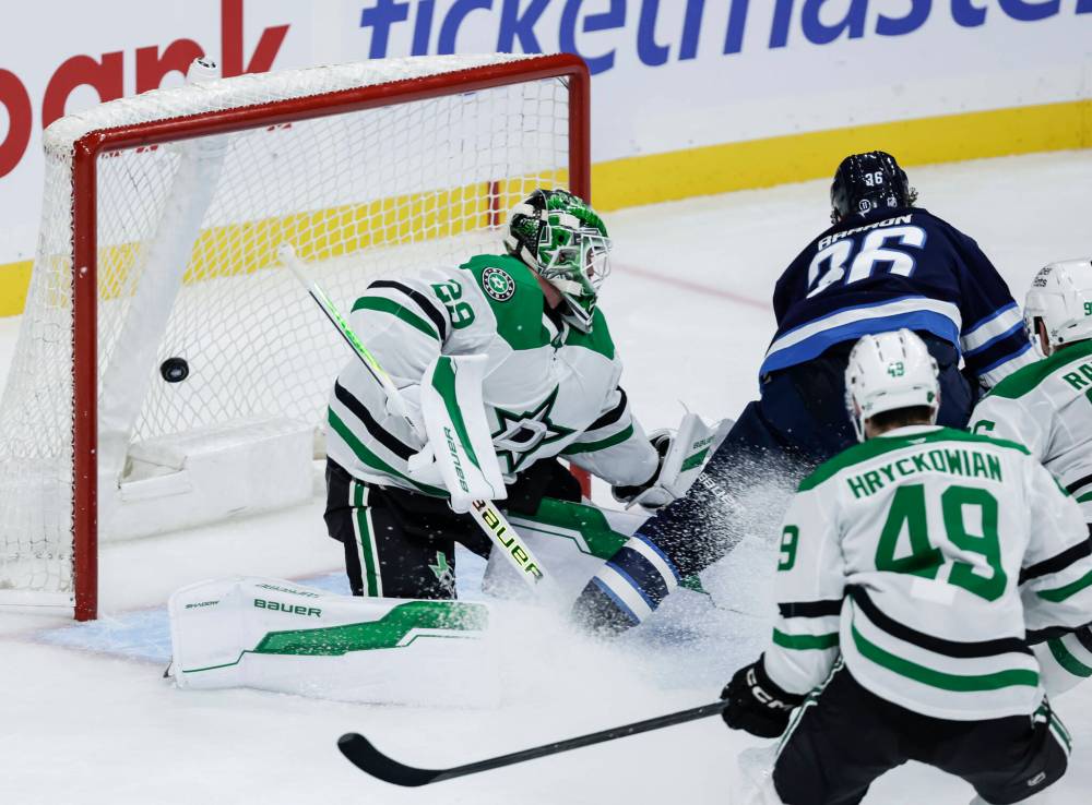 John Woods / THE CANADIAN PRESS
Winnipeg Jets forward Morgan Barron (36) scored the short-handed goal against the Dallas Stars in the club’s season opener which sparked the Jets’ third-period three goal frenzy.