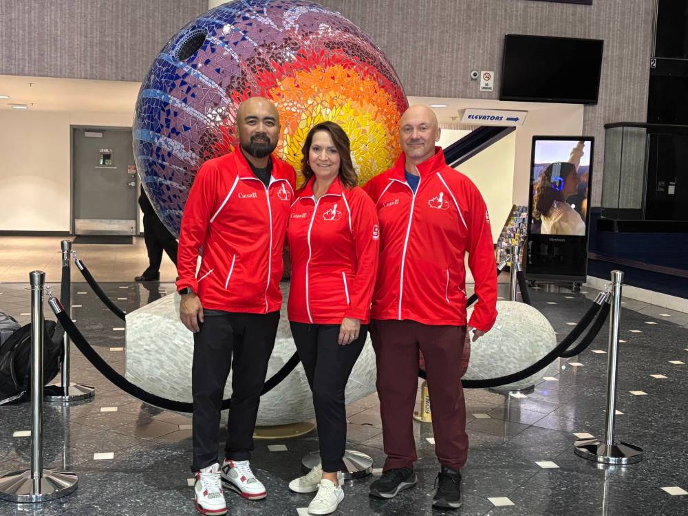 SUPPLIED
Manitoba is well represented on Team Canada at the International Bowling Federation World Seniors Championships in Reno, Nev., that begins Friday. From left: Rodell Bautista, Lynne Gauthier and Earl Sobotkiewicz.