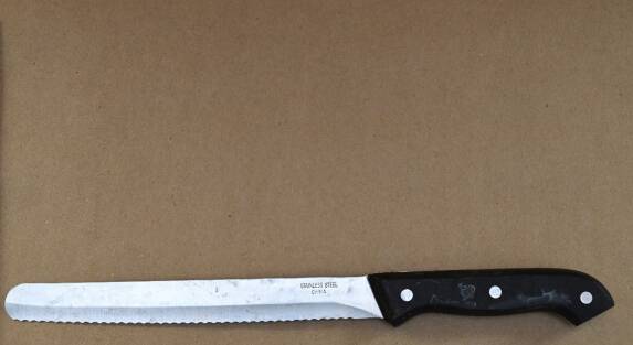 SUPPLIED
An image released by the Independent Investigation Unit of Manitoba shows the knife Elgyn was holding, with no sharp point and a serrated blade.