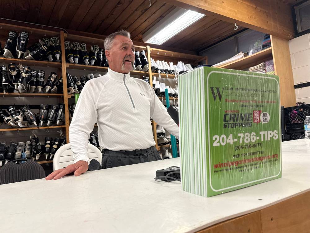 SCOTT BILLECK / FREE PRESS
Darrell Warren, who spoke with reporters Monday at Pritchard Playground, launched the William Whyte Neighbourhood Association ‘power line’ in August and hopes to educate residents to eventually leave tips with Winnipeg Crime Stoppers.