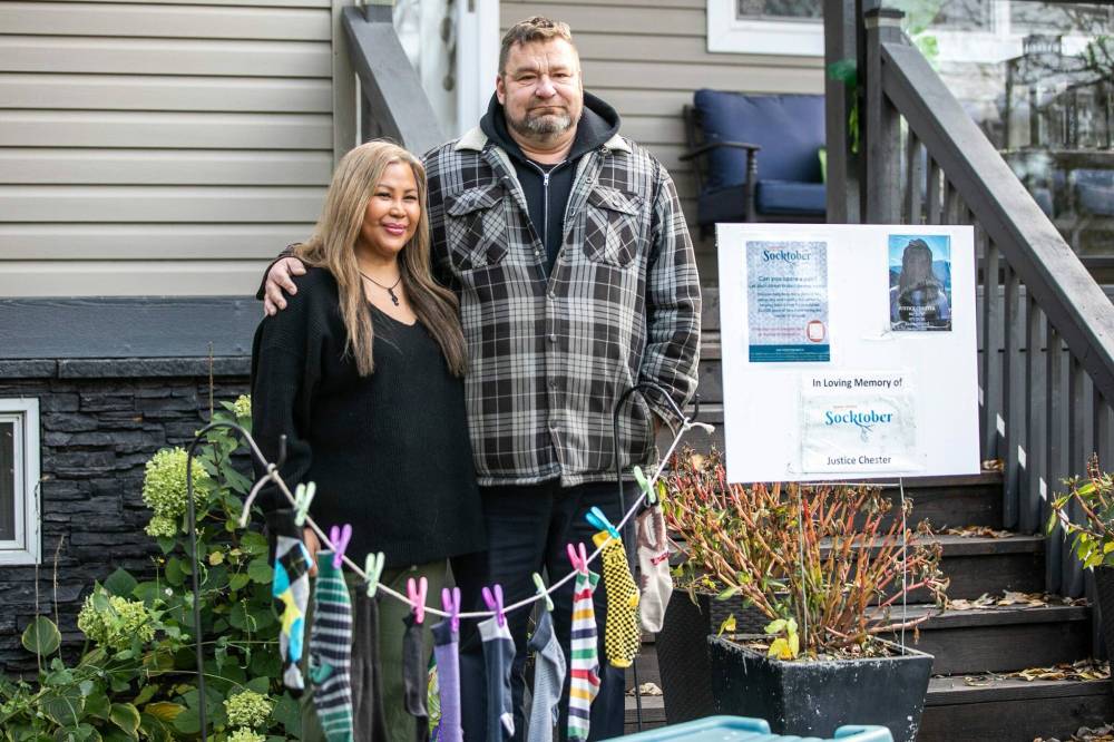 MIKAELA MACKENZIE / FREE PRESS
Jason Chester and Mylene Layno with the Socktober display in their front yard on Wednesday. The husband-and-wife do a sock drive to collect socks and other items for Main Street Project's Socktober campaign every year in honour of their late son, Justice Chester, who died in 2021.