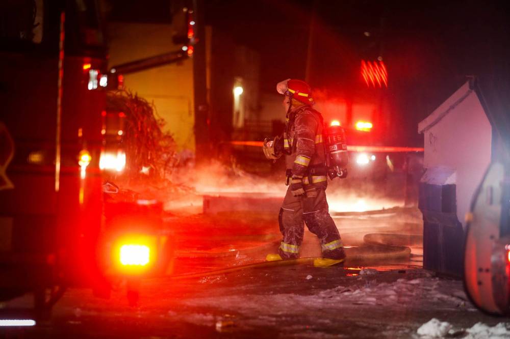 JOHN WOODS / FREE PRESs fileS
With one of the country’s busiest fire departments, the Winnipeg Fire and Paramedic Service could use the support that Bill 48 would provide, its union president says.