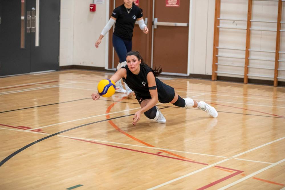 BROOK JONES / FREE PRESS
Left-side Raya Surinx is a leader on the national-champion University of Manitoba Bisons women’s volleyball team.