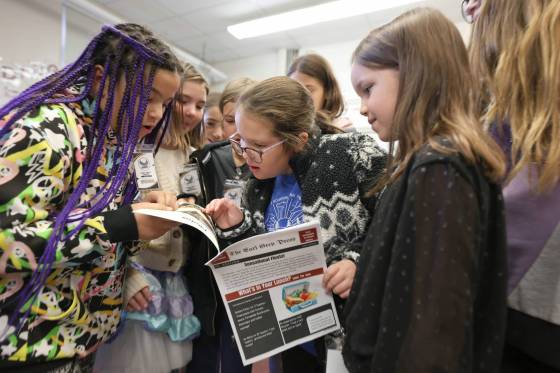 Earl Grey School students examine the June 2025 edition of the Earl Grey Press. (Ruth Bonneville / Free Press files)