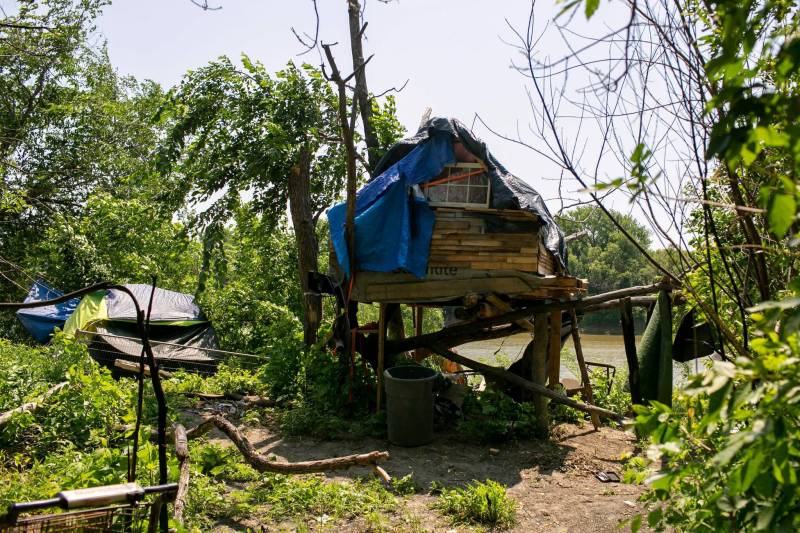 BROOK JONES / FREE PRESS FILES
                                An encampment, including a tree house is pictured on the bank of the Red River along the North Winnipeg Parkway near Waterfront Drive in Winnipeg.