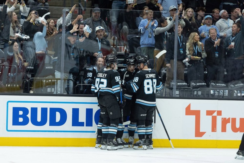 Utah Mammoth Celebrate the goal against the Calgary Flames during the second half of an NHL hockey game Wednesday, Oct. 15, 2025, in Salt Lake City. (AP Photo/Melissa Majchrzak)