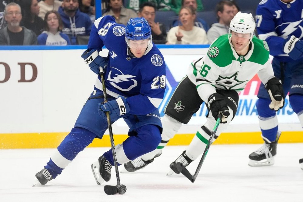 Tampa Bay Lightning right wing Pontus Holmberg (29) gets around Dallas Stars right wing Mikko Rantanen (96) during the third period of an NHL hockey game Thursday, Oct. 30, 2025, in Tampa, Fla. (AP Photo/Chris O'Meara)