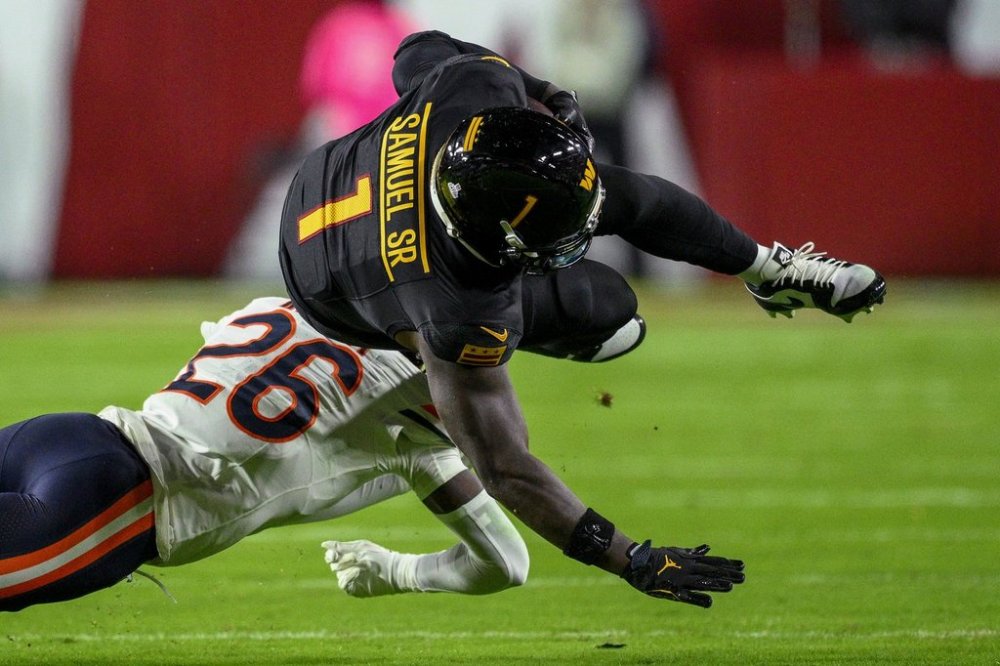 Washington Commanders wide receiver Deebo Samuel Sr., is hit by Chicago Bears cornerback Nahshon Wright (26) during the first half of an NFL football game Monday, Oct. 13, 2025, in Landover, Md. (AP Photo/Nick Wass)