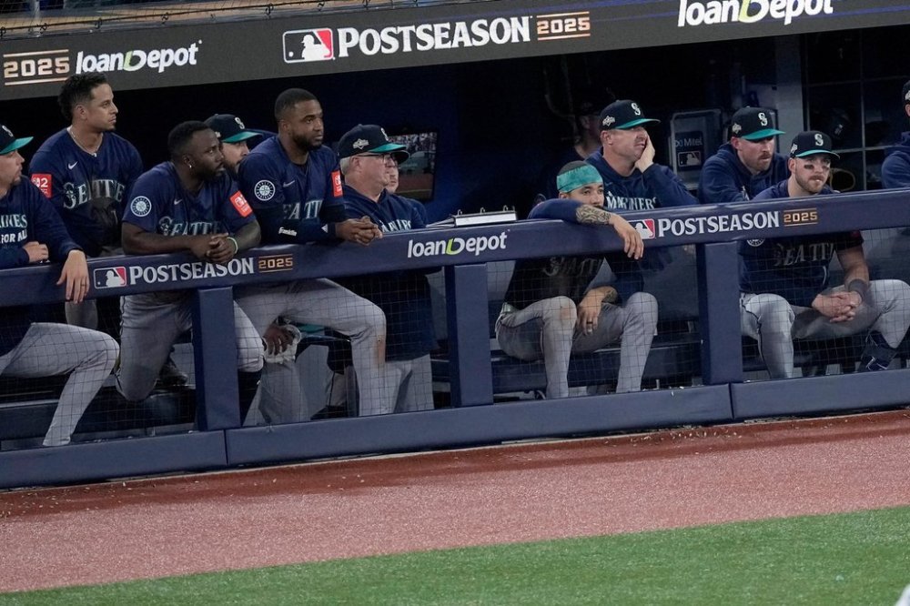 The Seattle Mariners watch from their dugout during the ninth inning in Game 7 of baseball's American League Championship Series against the Toronto Blue Jays, Monday, Oct. 20, 2025, in Toronto. (AP Photo/David J. Phillip)