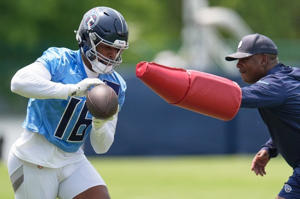 FILE - Tennessee Titans wide receiver Treylon Burks (16) makes a catch past wide receivers coach Tyke Tolbert during practice at NFL football minicamp Tuesday, June 10, 2025, in Nashville, Tenn. (AP Photo/George Walker IV, file)