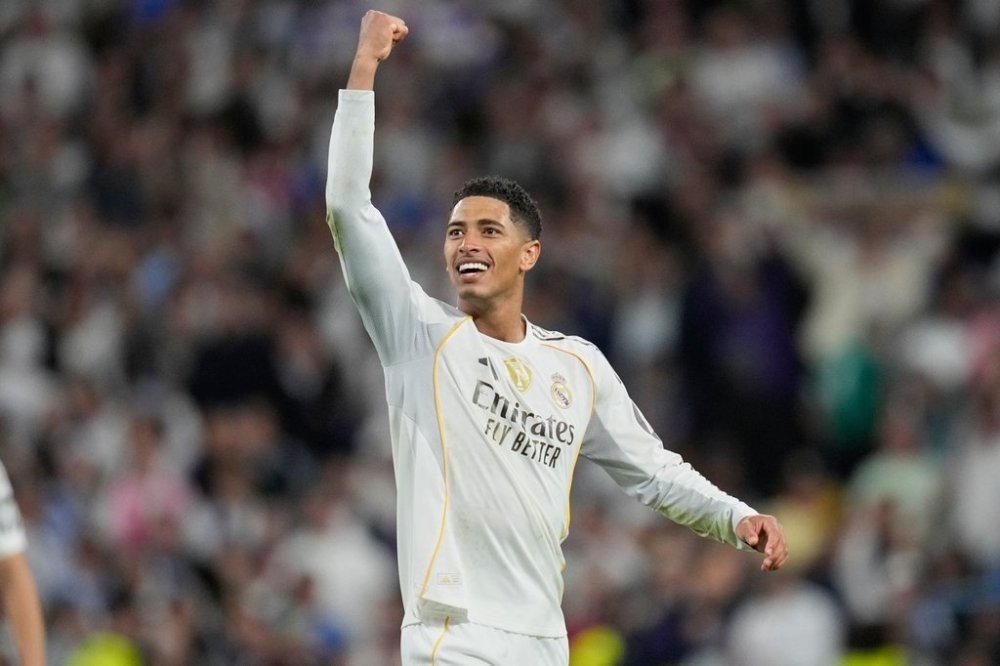 Real Madrid's Jude Bellingham reacts after a La Liga soccer match between Real Madrid and Barcelona in Madrid, Spain, Sunday, Oct. 26, 2025. (AP Photo/Bernat Armangue)