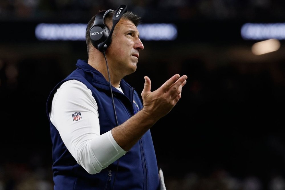 New England Patriots head coach Mike Vrabel reacts during the first half of an NFL football game against the New England Patriots, Sunday, Oct. 12, 2025, in New Orleans. (AP Photo/Butch Dill)