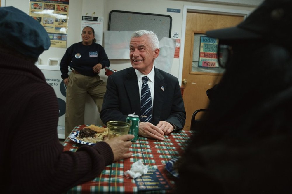 Jersey City mayoral candidate Jim McGreevey, center, listens during a community event on Wednesday, Oct. 29, 2025, in Jersey City, N.J. (AP Photo/Andres Kudacki)