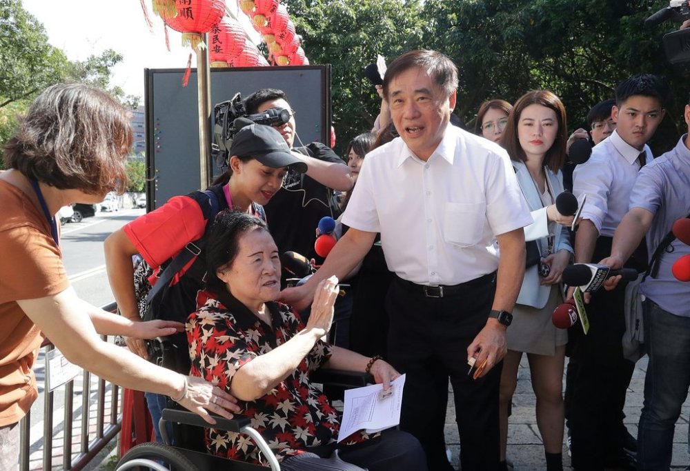 Taiwan's Nationalist Party, or Kuomintang (KMT), chairperson candidate Hau Lung-bin, center, greets supporters before voting for the party's leadership race in Taipei, Taiwan, Saturday, Oct. 18, 2025. (AP Photo/Chiang Ying-ying)
