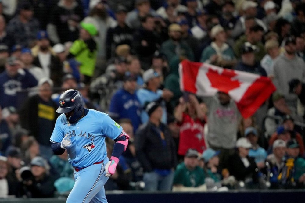 Toronto Blue Jays' Vladimir Guerrero Jr. rounds the bases after hitting a solo home run against the Seattle Mariners during the seventh inning in Game 4 of baseball's American League Championship Series, Thursday, Oct. 16, 2025, in Seattle. (AP Photo/Lindsey Wasson)