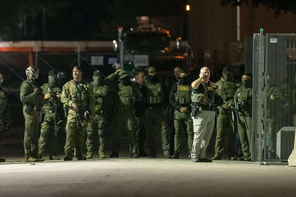 Judge wants immigration agents in Chicago area to wear body cameras ...