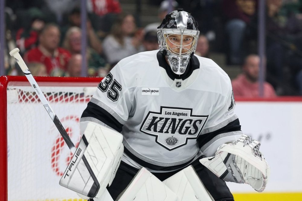 Los Angeles Kings goaltender Darcy Kuemper defends his net against the Minnesota Wild during the first period of an NHL hockey game Monday, Oct. 13, 2025, in St. Paul, Minn. (AP Photo/Matt Krohn)