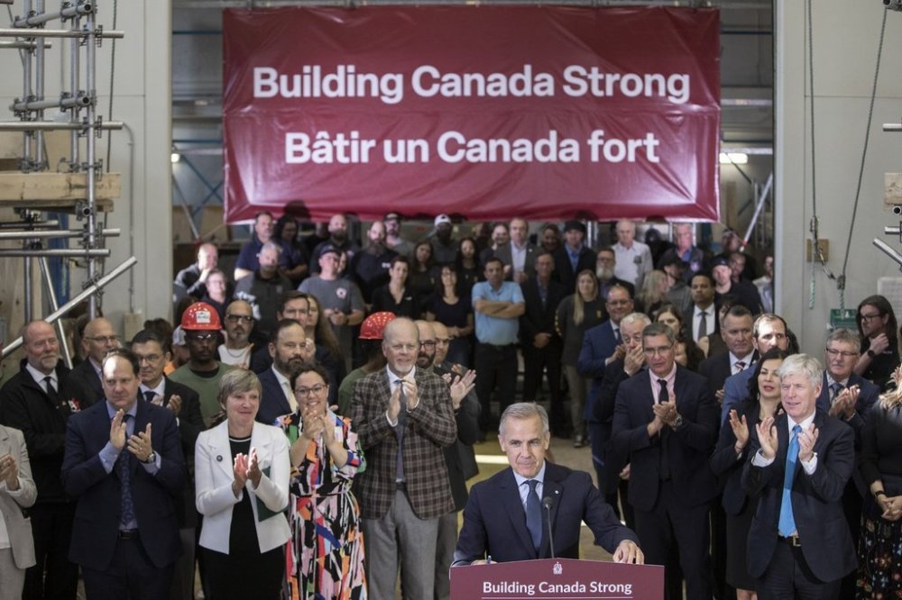 Prime Minister Mark Carney announces five major projects as part of his plan for Canada to navigate changing trade relationships in Edmonton on Thursday, Sept. 11, 2025. THE CANADIAN PRESS/Amber Bracken