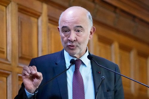 Pierre Moscovici, head of the French Court of Auditors, speaks about an audit of the Louvre Museum, conducted before the recent heist, Thursday, Nov. 6, 2025 in Paris. (AP Photo/Michel Euler)