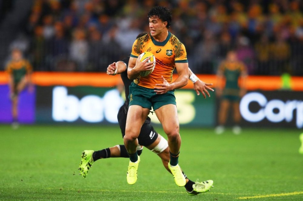 Australia's Joseph-Aukuso Suaalii runs at the defence during the Bledisloe Cup rugby test between the All Blacks and the Wallabies in Perth, Australia, Saturday, Oct 4, 2025. (AP Photo/Gary Day)