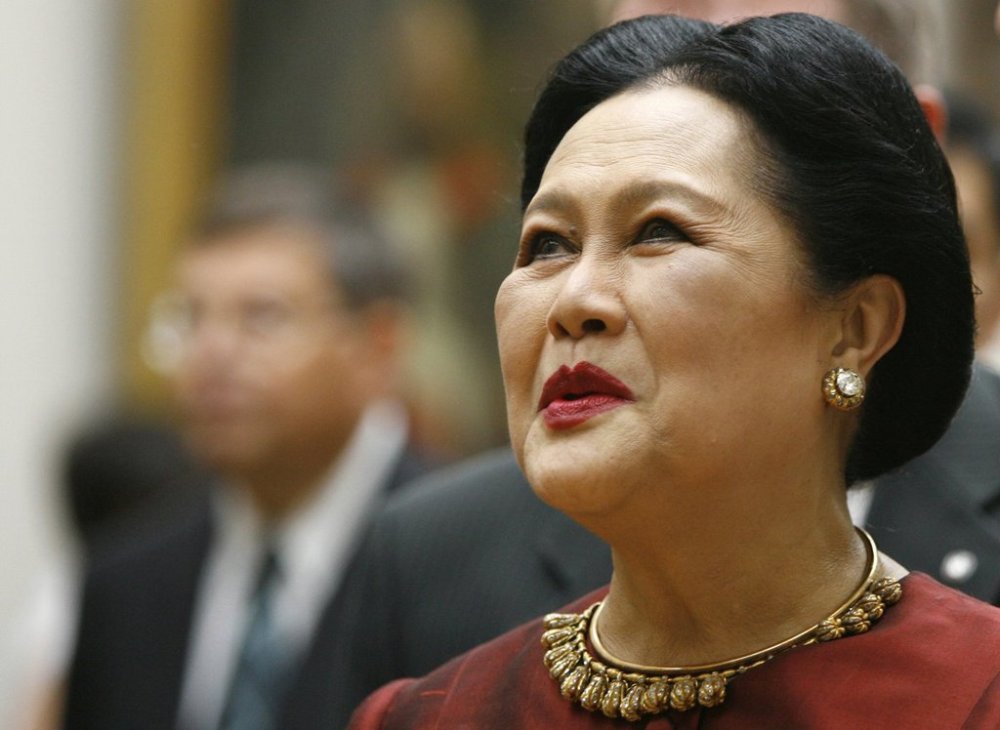 FILE -Thailand's Queen Sirikit tours the State Tretyakov Gallery in Moscow, July 4, 2007. Sirikit Kitiyakara, who supervised royal projects to help the rural poor, preserve traditional craft-making and protect the environment, died on Friday, Oct. 24, 2025. She was 93. (AP Photo/Misha Japaridze, File)
