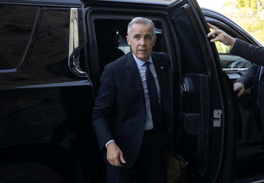 Prime Minister Mark Carney arrives on Parliament hill for a cabinet meeting on Thursday, Oct. 9, 2025. THE CANADIAN PRESS/Adrian Wyld