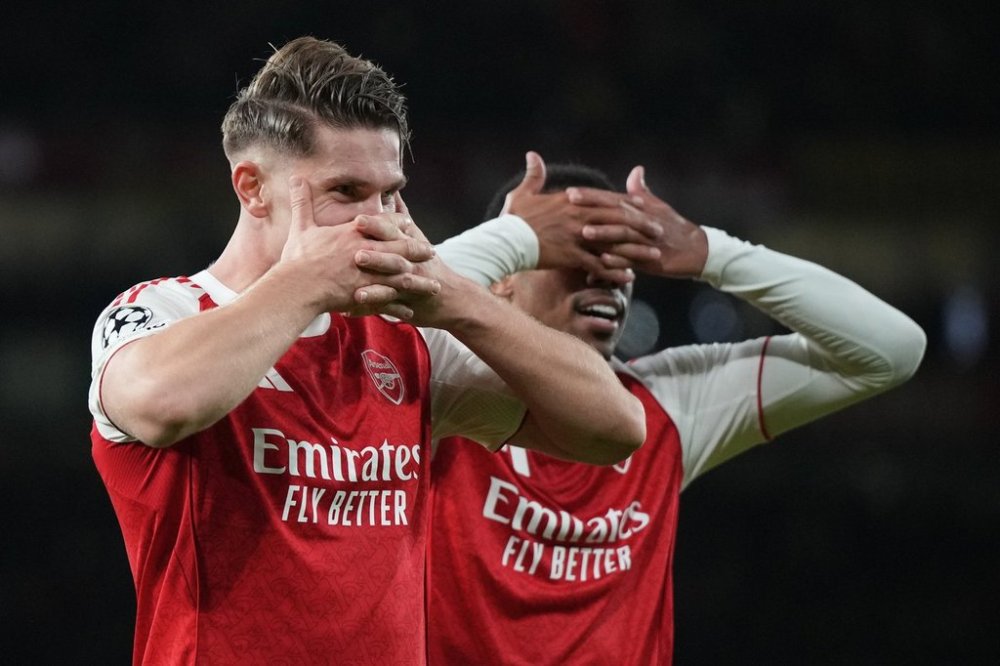 Arsenal's Viktor Gyoekeres, left, celebrates with Arsenal's Gabriel after scoring his side's third goal during the Champions League opening phase soccer match between Arsenal and Atletico Madrid in London, England, Tuesday, Oct. 21, 2025. (AP Photo/Alastair Grant)