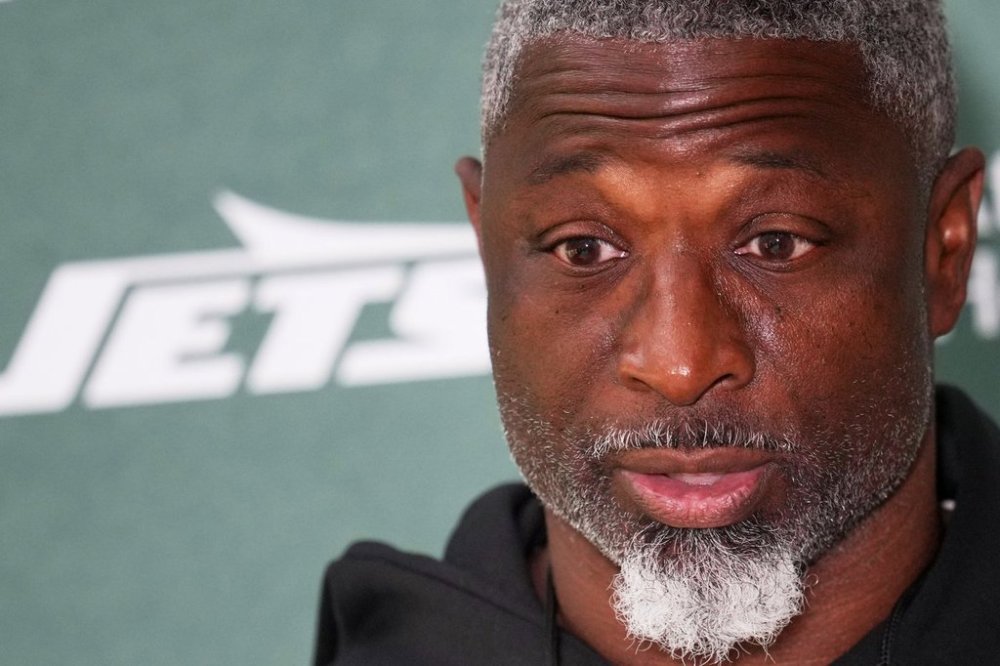 New York Jets head coach Aaron Glenn speaks during a press conference at an NFL football practice at The Grove in Watford, England, Wednesday, Oct. 8, 2025. (AP Photo/Kin Cheung)