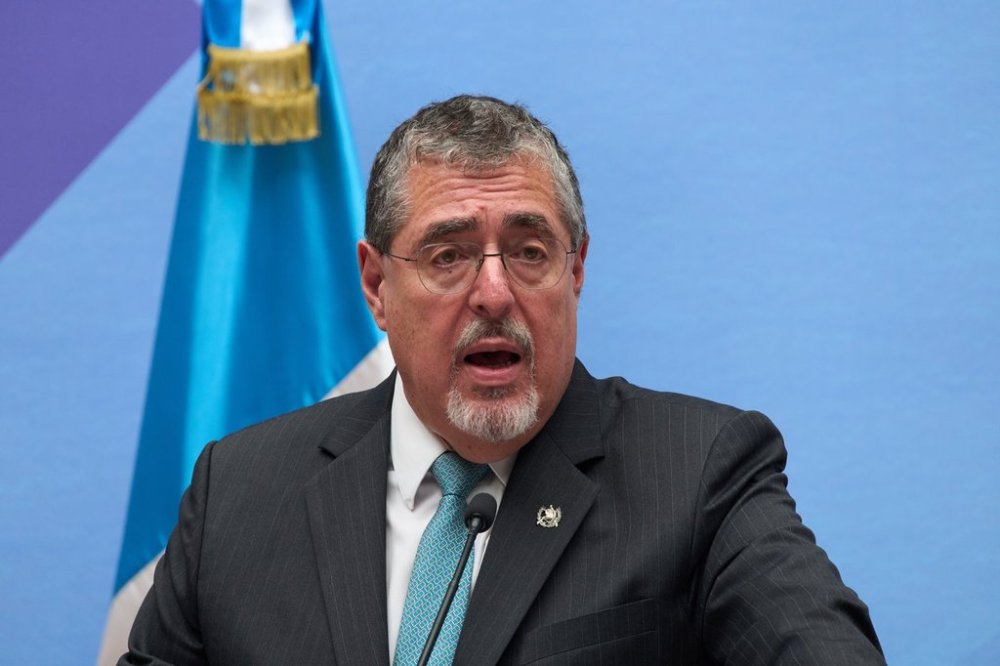 Guatemalan President Bernardo Arévalo gives a press conference about Barrio 18 gang members who escaped a maximum-security prison a week prior, in Guatemala City, Tuesday, Oct. 21, 2025. (AP Photo/Moises Castillo)