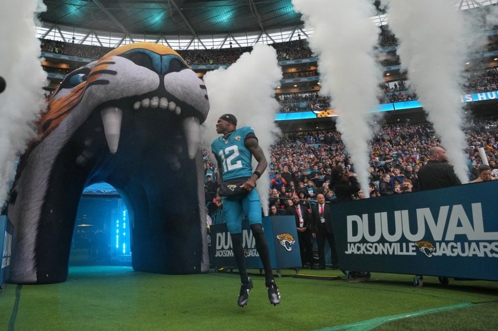 Jacksonville Jaguars wide receiver Travis Hunter (12) runs onto the field for an NFL football game between the Los Angeles Rams and the Jacksonville Jaguars in London, Sunday, Oct. 19, 2025. (AP Photo/Kin Cheung)