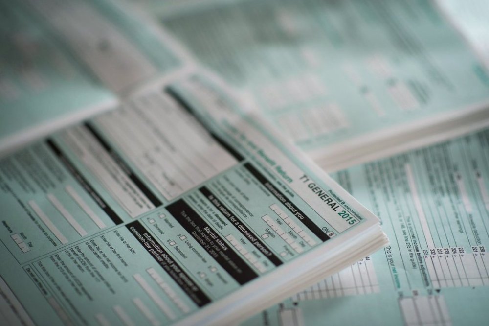 The T1 General tax form for 2015 is shown in this photo. THE CANADIAN PRESS/Graeme Roy