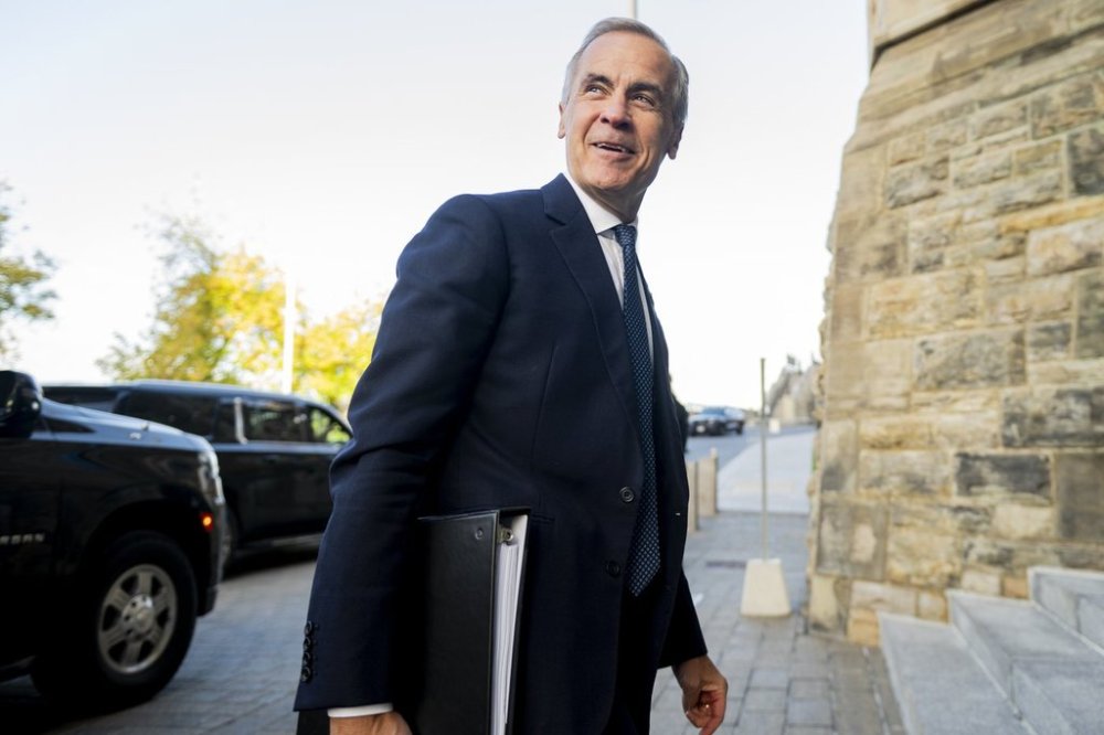 Prime Minister Mark Carney arrives on Parliament Hill ahead of a cabinet meeting in Ottawa on Tuesday, Oct. 21, 2025. THE CANADIAN PRESS/Spencer Colby