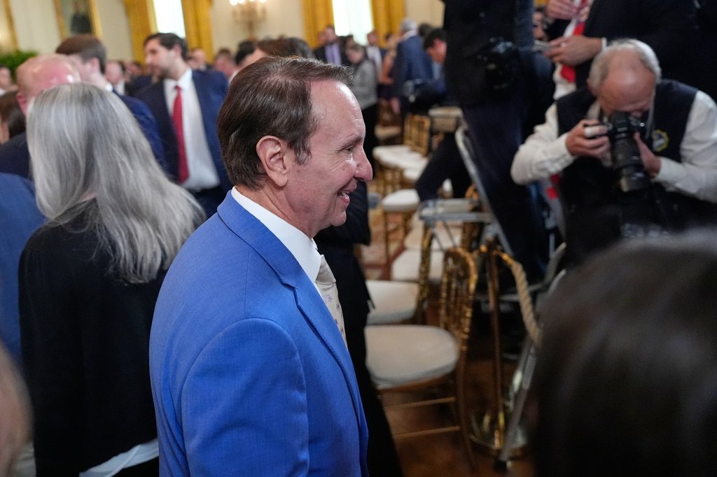 ルイジアナ州知事ジェフ・ランドリーは、LSU アスレティックディレクターはタイガースの次期コーチを選ばないと発言 – Winnipeg Free Press