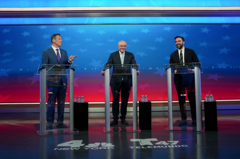 From left, Mayoral candidates Independent candidate former New York Gov. Andrew Cuomo, Republican candidate Curtis Sliwa and Democratic candidate Zohran Mamdani participate in a mayoral debate, Thursday, Oct. 16, 2025, in New York. (AP Photo/Angelina Katsanis, Pool)