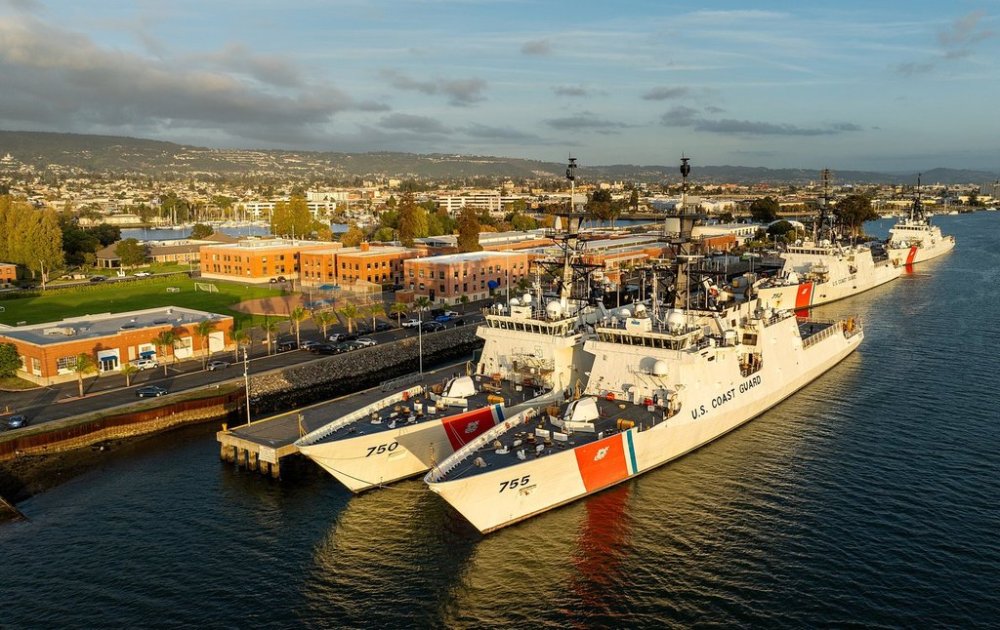 Ships dock at Coast Guard Base Alameda on Wednesday, Oct. 22, 2025, in Alameda, Calif. (AP Photo/Noah Berger)