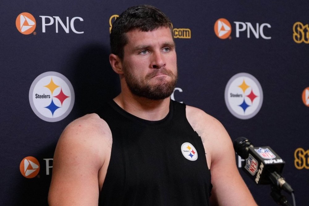 Pittsburgh Steelers outside linebacker T.J. Watt talks with reporters following an NFL football game against the Cincinnati Bengals in Cincinnati Thursday, Oct. 16, 2025. (AP Photo/Carolyn Kaster)