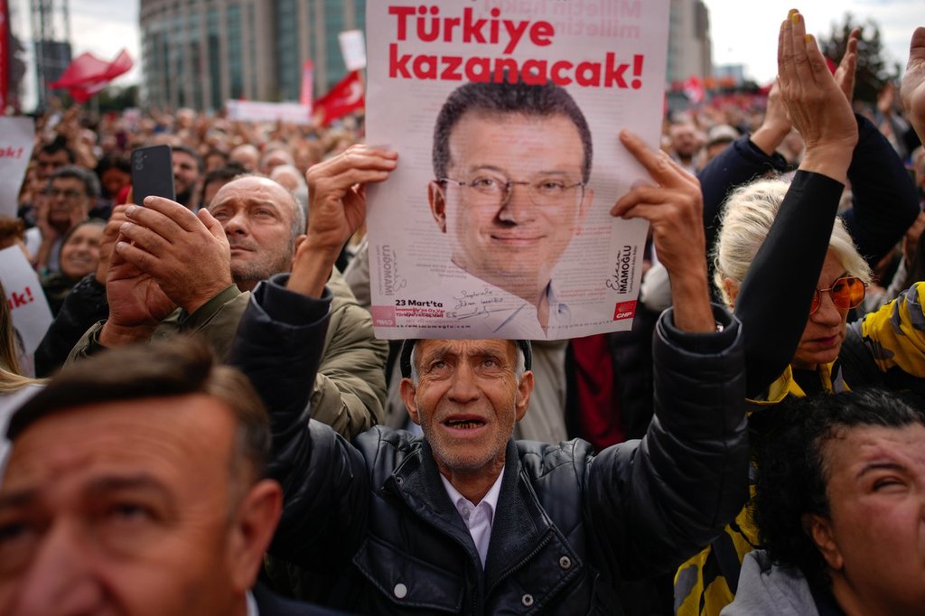 6 Turkish journalists summoned over reports on imprisoned opposition mayor