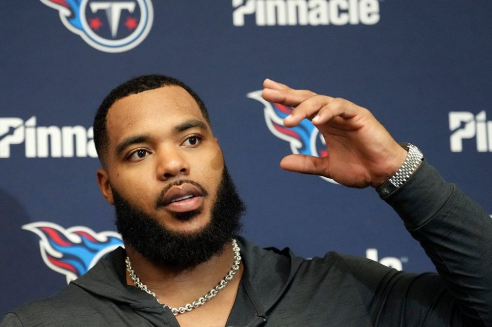 Tennessee Titans' Jeffery Simmons answers a question during a news conference after an NFL football game against the Arizona Cardinals Sunday, Oct. 5, 2025, in Glendale, Ariz. (AP Photo/Ross D. Franklin )