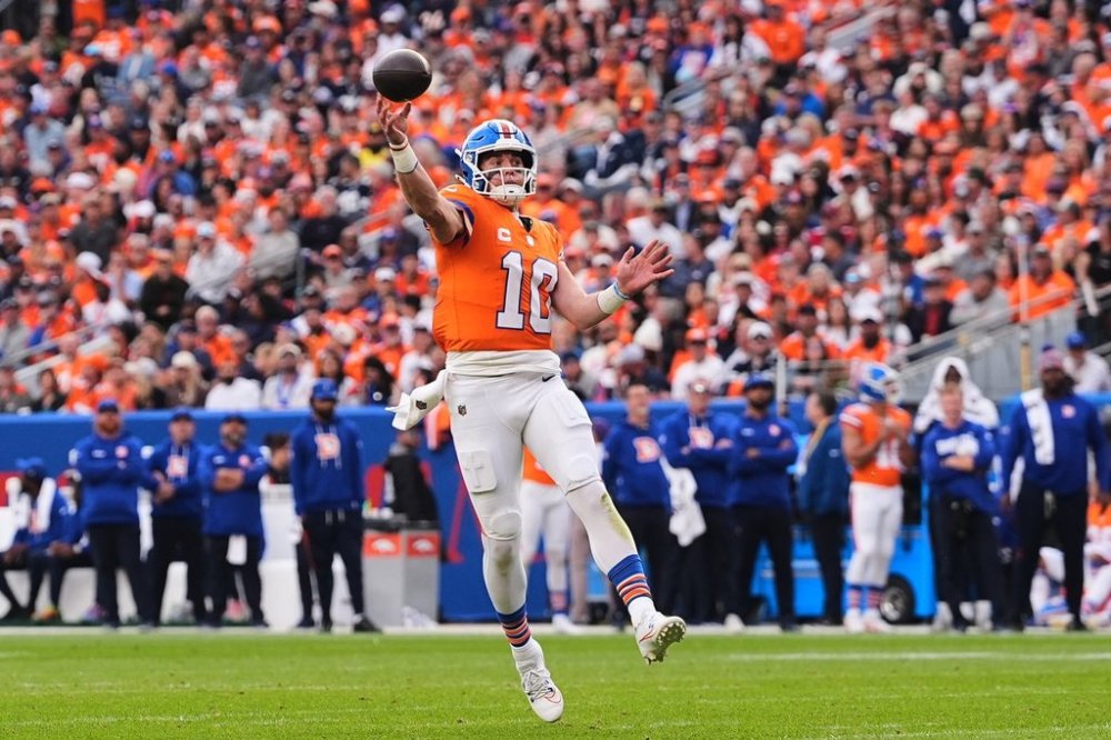 Denver Broncos quarterback Bo Nix throws a pass in the second half of an NFL football game against the Dallas Cowboys Sunday, Oct. 26, 2025, in Denver. (AP Photo/David Zalubowski)