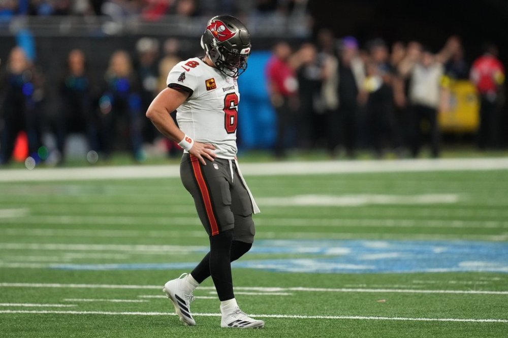 Tampa Bay Buccaneers quarterback Baker Mayfield (6) walks off the field after making a fumble during the second half of an NFL football game against the Detroit Lions, Monday, Oct. 20, 2025, in Detroit. AP Photo/Paul Sancya)