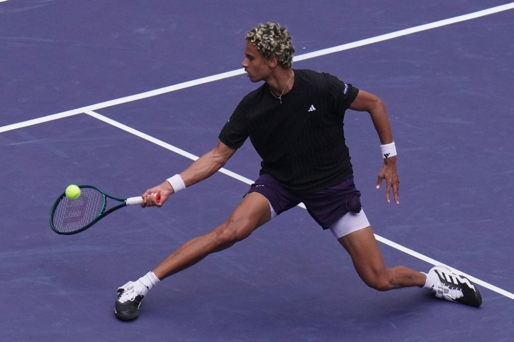Gabriel Diallo of Canada plays a forehand return to Zizou Bergs, of Belgium, during the men's singles match of the Shanghai Masters tennis tournament at Qizhong Forest Sports City Tennis Center, in Shanghai, China, Tuesday, Oct. 7, 2025. (AP Photo/Andy Wong)