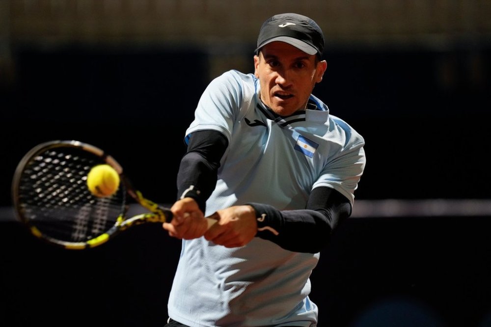FILE - Argentina's Facundo Bagnis returns a shot to Brazil's Thiago Monteiro during a men's single quarterfinals tennis match at the Pan American Games in Santiago, Chile, Friday, Oct. 27, 2023. (AP Photo/Silvia Izquierdo, File)
