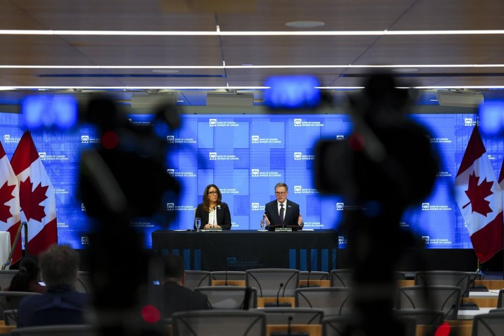 Tiff Macklem, governor of the Bank of Canada, and Carolyn Rogers, senior deputy governor, hold a press conference at the Bank of Canada in Ottawa on Wednesday, Oct. 29, 2025. THE CANADIAN PRESS/Sean Kilpatrick