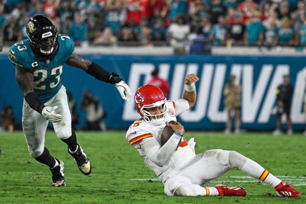 Kansas City Chiefs quarterback Patrick Mahomes slides past Jacksonville Jaguars linebacker Foyesade Oluokun (23) for a first down during the second half of an NFL football game against the Jacksonville Jaguars, Monday, Oct. 6, 2025, in Jacksonville, Fla. (AP Photo/Phelan M. Ebenhack)