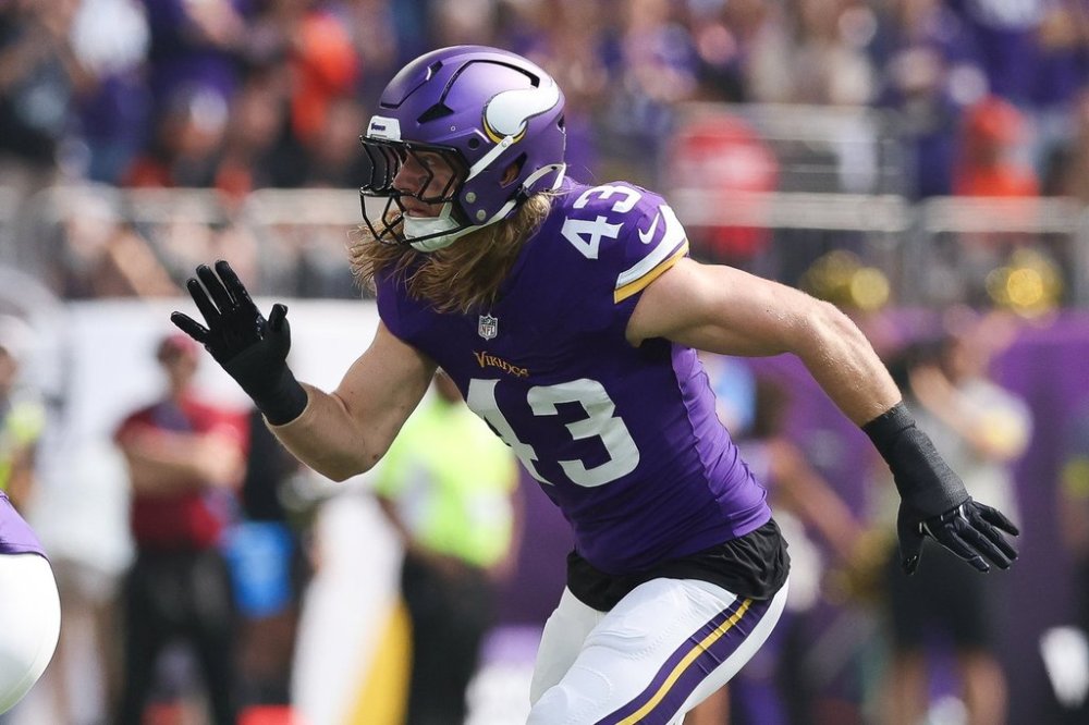 FILE - Minnesota Vikings outside linebacker Andrew Van Ginkel (43) rushes during the first half of an NFL football game against the Cincinnati Bengals, Sunday, Sept. 21, 2025 in Minneapolis. (AP Photo/Stacy Bengs, FIle)