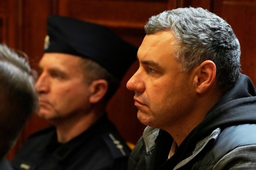 Ukrainian defendant Volodymyr Zuravlov listens as a judge announces the decision not to allow for extradition to Germany in courtroom of Warsaw's Regional Court in Warsaw, Poland, Friday, Oct. 17, 2025. (AP Photo/Czarek Sokolowski)