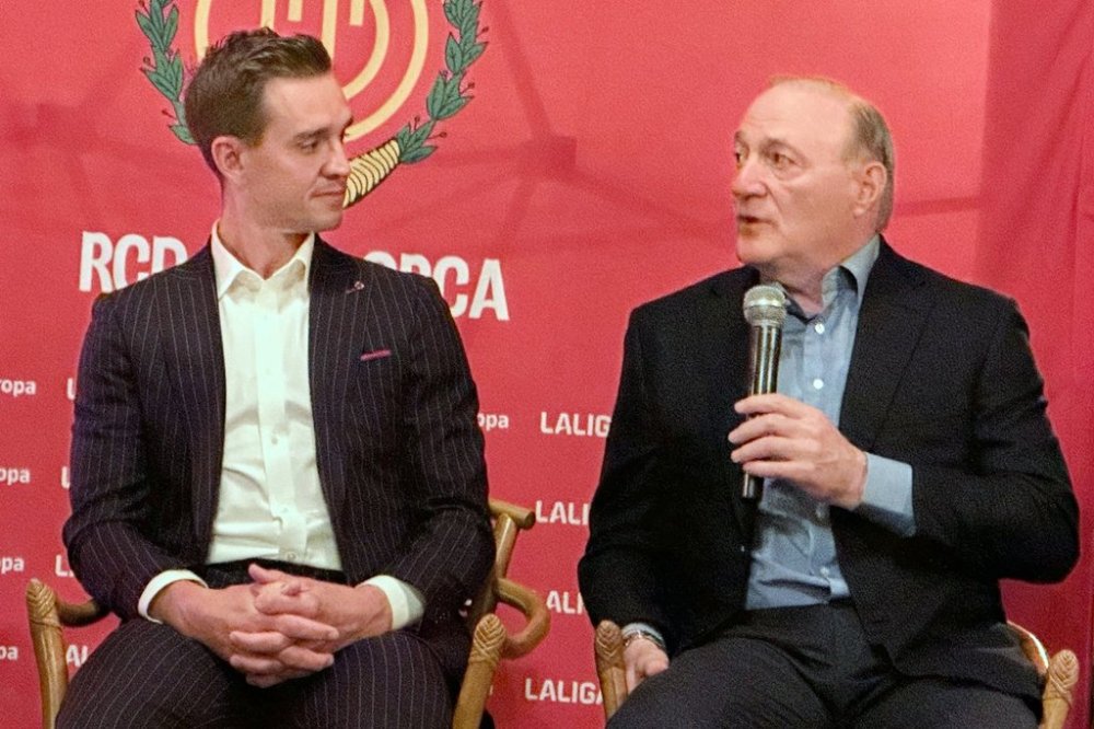 Mallorca controlling owner Andy Kohlberg, right, and former U.S. soccer national team star Stuart Holden, left, a Mallorca co-owner, speak Tuesday, Oct. 14, 2025, at Maxwell Social in New York to promote the club’s marketing efforts in the United States. (AP Photo/Ronald Blum)