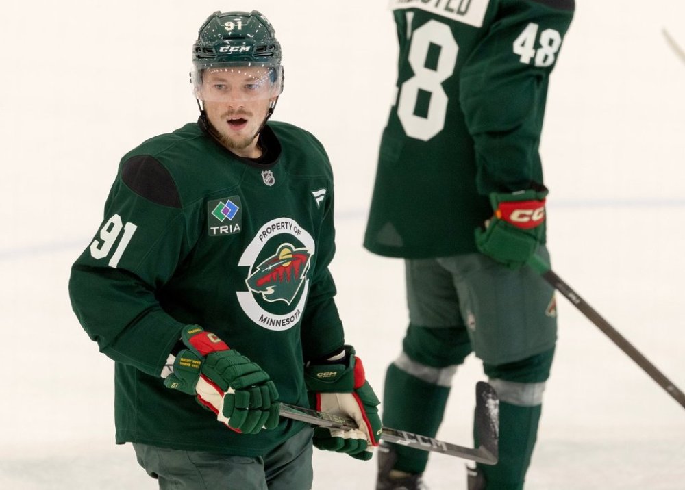 Minnesota Wild's Vladimir Tarasenko (91) looks on during NHL hockey training camp at Tria Rink in St. Paul, Minn., Thursday, Sept. 18, 2025. (Carlos Gonzalez/Star Tribune via AP)